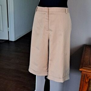 Stylish women's newer dress shorts in size 16 and 23 in. length with 2% Spandex.